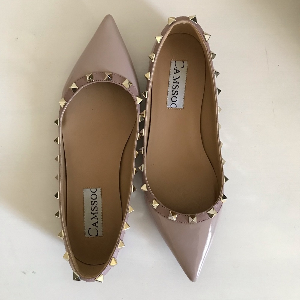 Beige studs flats